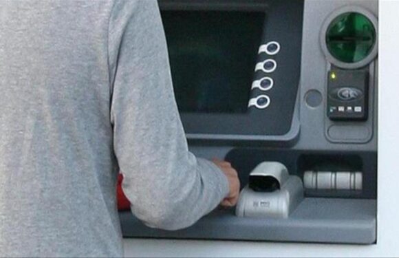 Nisan ayı yaşlı ve engelli aylıkları hesaplara yatırıldı