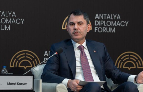 Bakan Kurum: 2035’e kadar rüzgar ve güneş enerji kapasitemizi 4 kat üzerine çıkaracağız