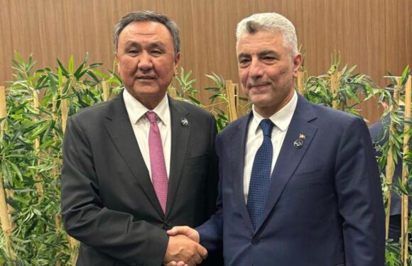 Bakan Bolat, Türk Devletleri Teşkilatı Genel Sekreteri Büyükelçi Omuraliev ile görüştü