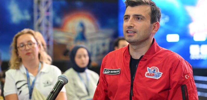 Bayraktar: Bugün dünyaya damgasını vuran İHA ve akıllı mühimmatlara sahibiz