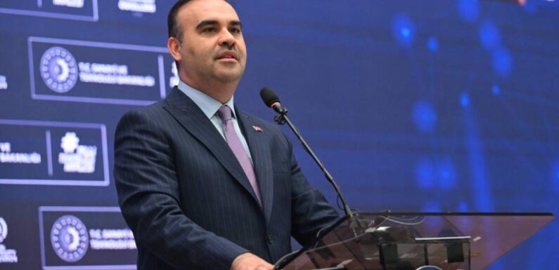 Bakan Kacır: Türk sanayiinin elde ettiği kapasiteyi kaybetmesine razı olmayız