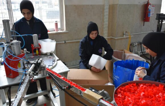Lise öğrencileri plastik sektörüne katkı sağlıyor