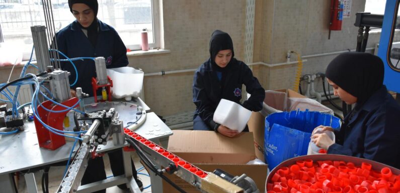 Lise öğrencileri plastik sektörüne katkı sağlıyor