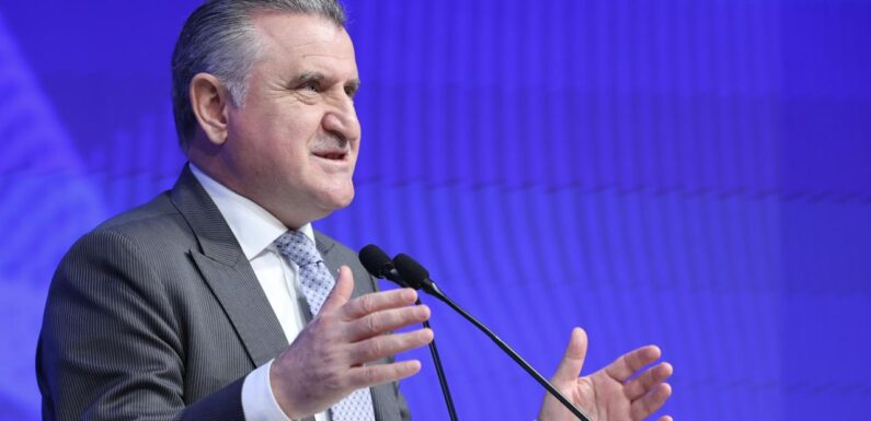 Bakan Bak: Yaklaşık 862 yurdumuzda gençlerimize barınma hizmeti sağlıyoruz