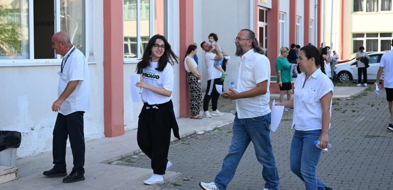 Aile boyu YKS’ye girdiler