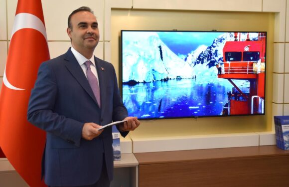 Bakan Kacır: Hedefimiz Antarktika Antlaşmalar Sistemi’nde danışman ülke statüsünü elde etmek