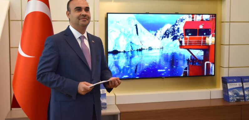 Bakan Kacır: Hedefimiz Antarktika Antlaşmalar Sistemi’nde danışman ülke statüsünü elde etmek