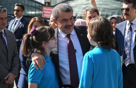 Bakan Tekin: Geleneksel çocuk oyunlarımızla ilgili bir süreç başlattık
