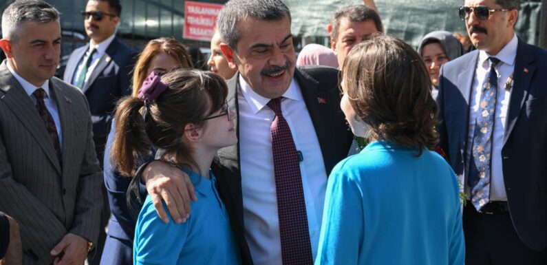 Bakan Tekin: Geleneksel çocuk oyunlarımızla ilgili bir süreç başlattık