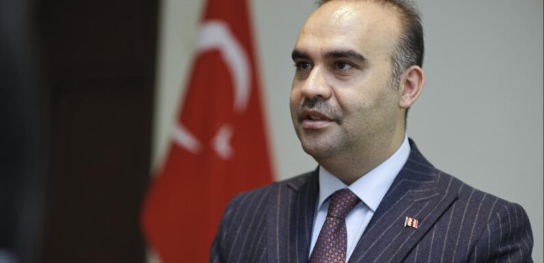Bakan Kacır’dan LGS’de yüzde 1’lik dilime giren öğrencilere TÜBİTAK Fen Lisesi daveti