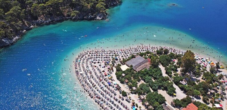 Turizmde 6 ayda 25,8 milyar dolar gelir elde edildi