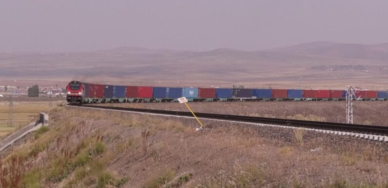 BaküTiflisKars Demiryolu hattıyla 7 ayda 250 bin ton yük taşındı