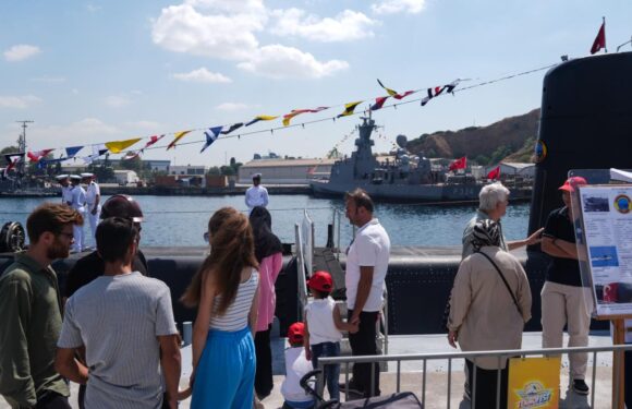TEKNOFEST Mavi Vatan’da denizaltılara ziyaretçilerden yoğun ilgi