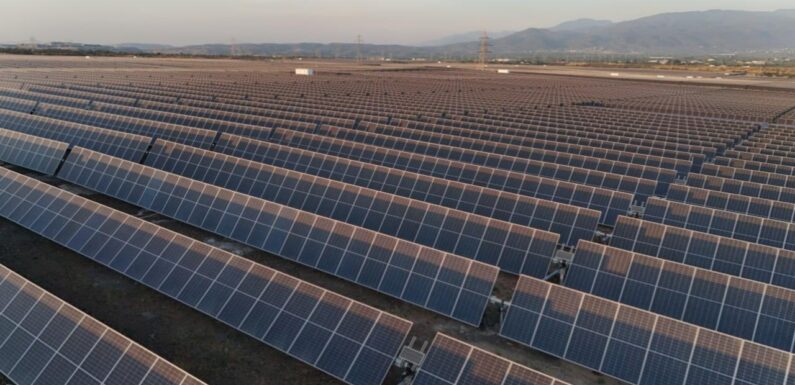 Elektrik üretiminde doğal gaz ve güneşin payı arttı