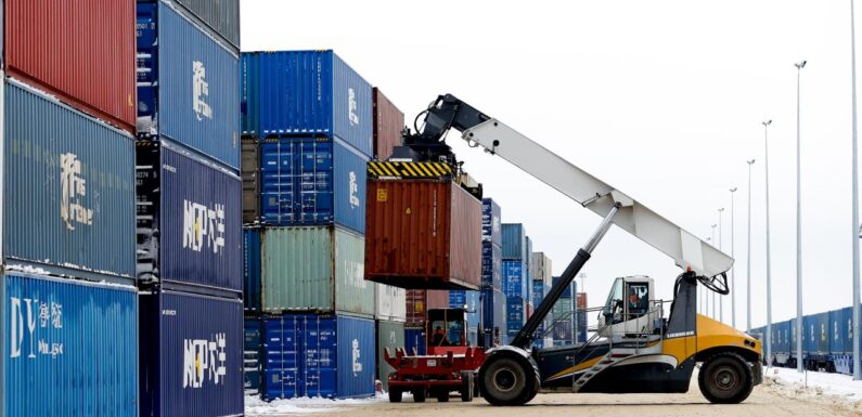 Türkiye’nin komşularına ihracatı 15,6 milyar dolara yaklaştı