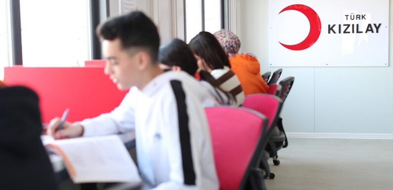 Deprem bölgesinden 504 öğrenci YKSde başarıyla üniversiteye yerleşti