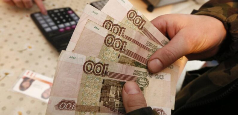 Rusya’da şirketlerin döviz satma zorunluluğu iptal edildi