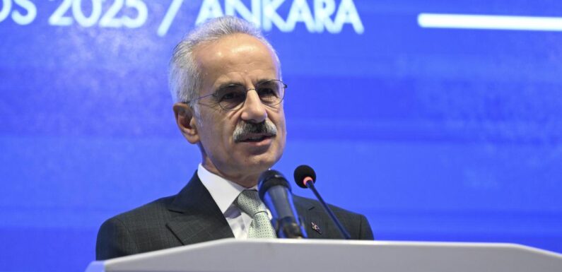 Bakan Uraloğlu: ÇeşmeliKızkalesi Otoyolu ile yılda 300 milyon lira tasarruf sağlanacak