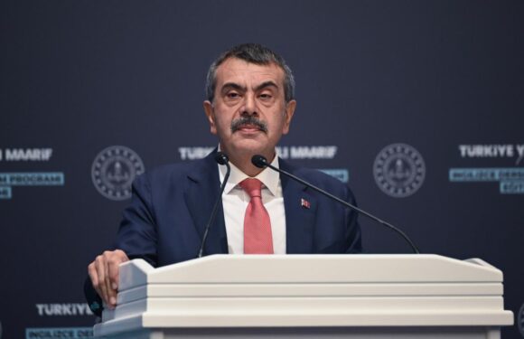 Bakan Tekin: Yoğunlaştırılmış yabancı dil uygulamasını yaygınlaştıracağız