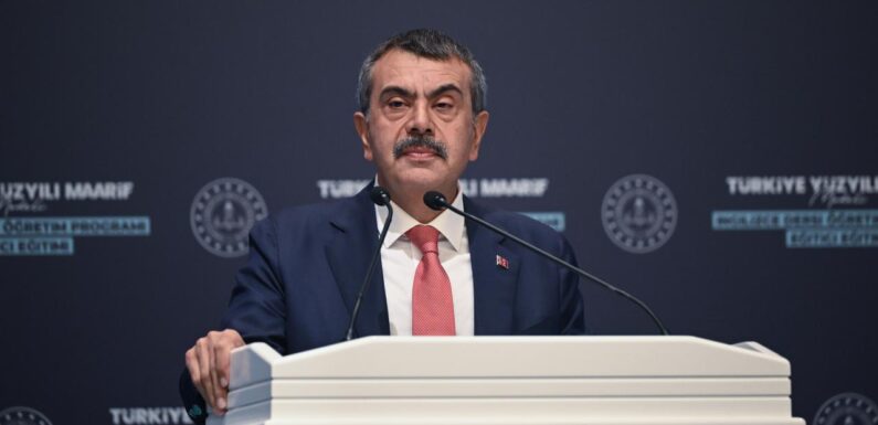 Bakan Tekin: Yoğunlaştırılmış yabancı dil uygulamasını yaygınlaştıracağız
