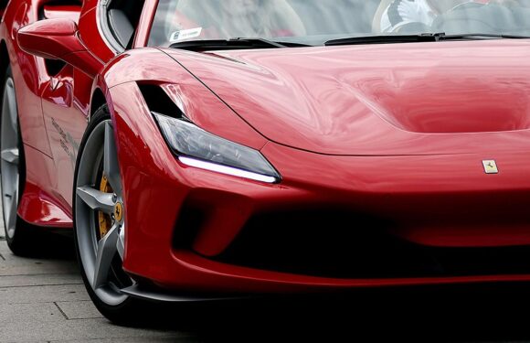 Maliye harekete geçti: T plakalı Ferrariler mercek altında