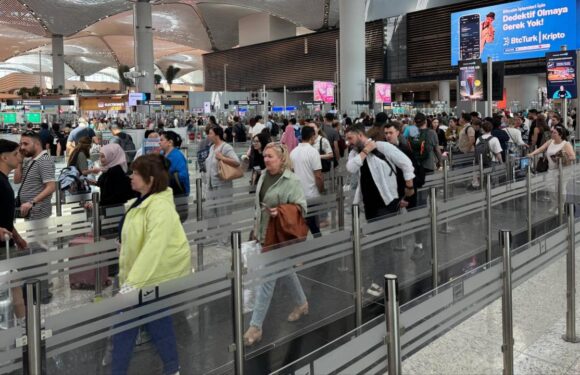 Yılın 8 ayında hava yoluyla 162,6 milyon yolcu seyahat etti
