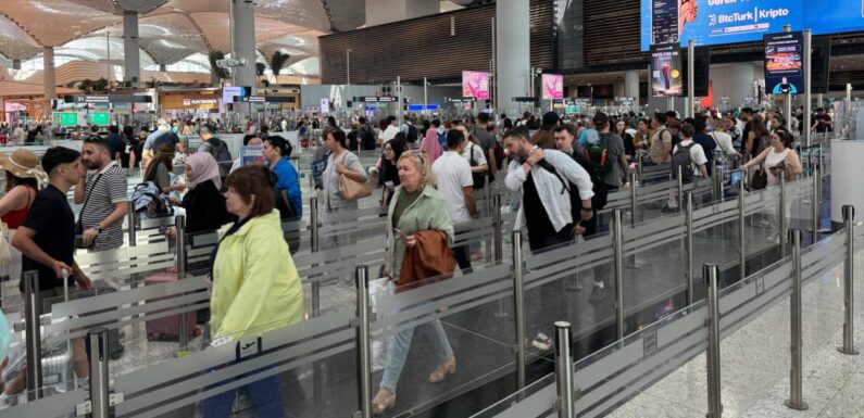 Yılın 8 ayında hava yoluyla 162,6 milyon yolcu seyahat etti