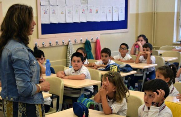 Öğretmen ve derslik başına düşen öğrenci sayısı azaldı