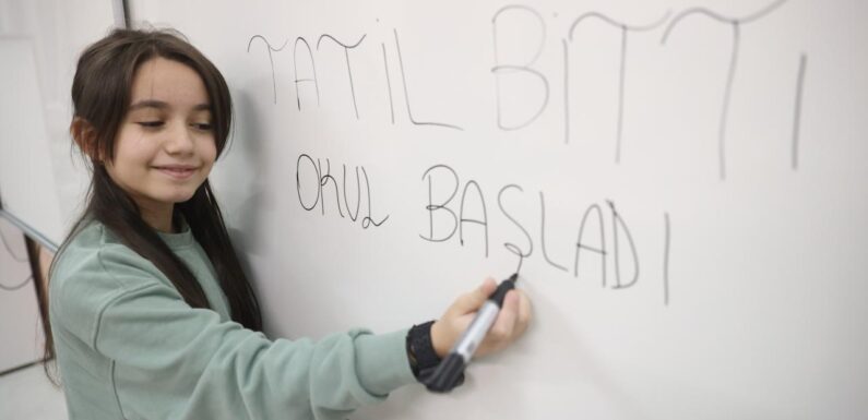 Tatil bitti: Yeni eğitim öğretim yılı bugün başladı