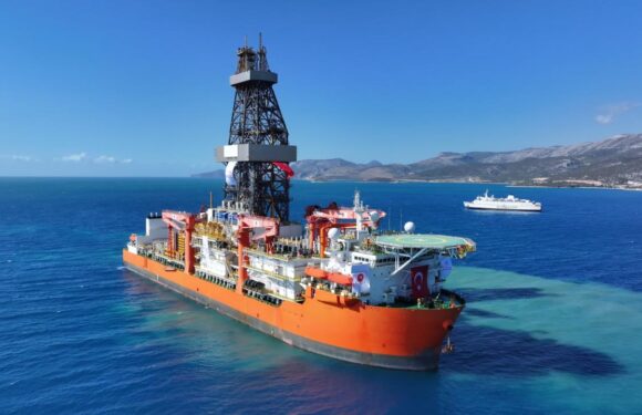 Enerji filosuna katılan yeni sondaj gemisi Mersin açıklarına demirledi