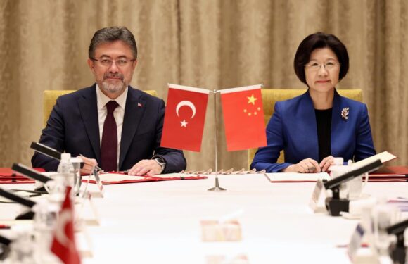 Çin’e su ürünleri ve badem ihracatı için imzalar atıldı