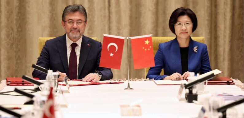 Çin’e su ürünleri ve badem ihracatı için imzalar atıldı
