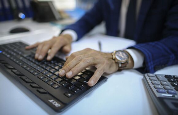 Kamu personeline gelecek yıl 4,9 trilyon lira ödeme yapılacak