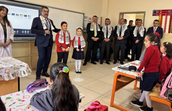 Bakan Tekin, Filistin ve Gazze temalı farkındalık etkinliğine katıldı