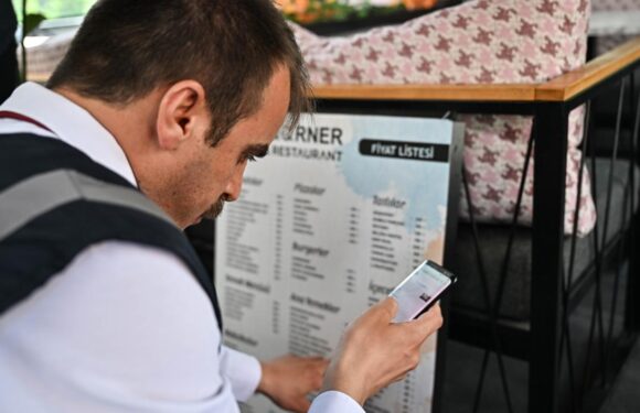 Ticaret Bakanlığı kafe ve lokantalarda fahiş fiyatlı su satışlarını denetledi