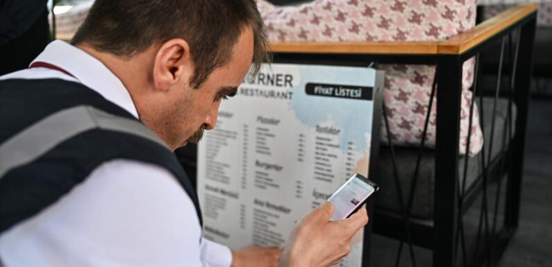 Ticaret Bakanlığı kafe ve lokantalarda fahiş fiyatlı su satışlarını denetledi