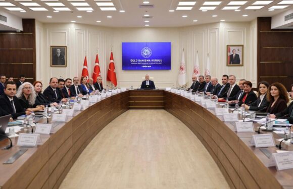 İşçi, işveren ve hükümet asgari ücret gündemiyle toplanacak