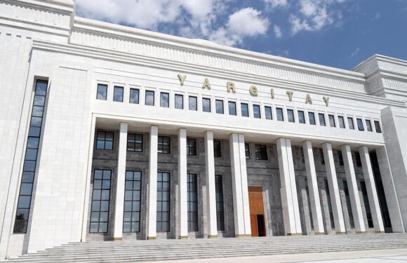 Israrcı eski nişanlıya huzur bozma suçundan hapis cezası