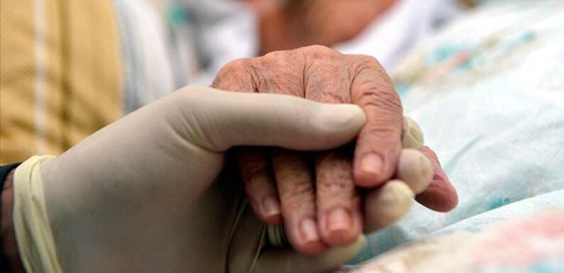 Evde bakım yardımı ödemeleri hesaplara yatırılmaya başlandı