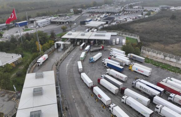 Kapıkule’de saatte geçen tır sayısı rekor sayıya ulaştı