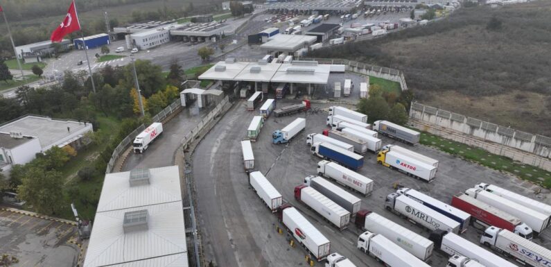 Kapıkule’de saatte geçen tır sayısı rekor sayıya ulaştı
