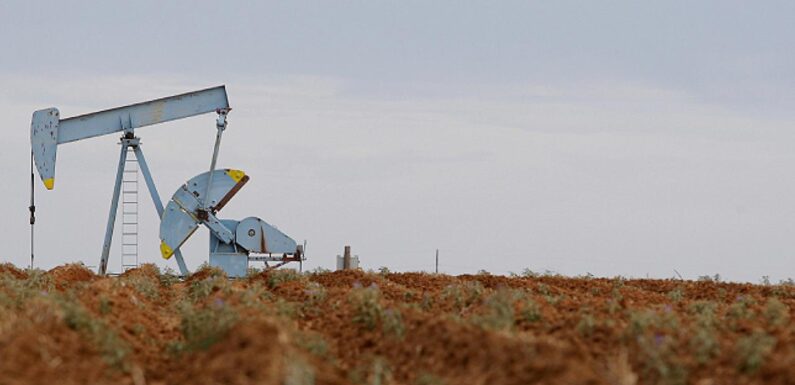 Brent petrolün varili 64,80 dolardan işlem görüyor