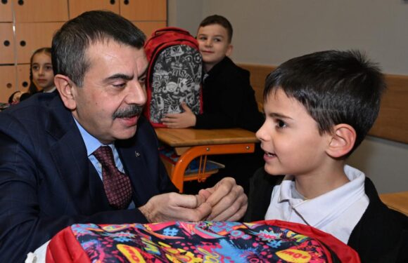 Bakan Tekin: Tatil dönüşü okullarımızda büyük bir heyecanla sizleri bekliyoruz