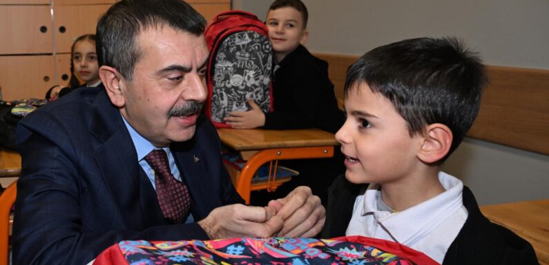 Bakan Tekin: Tatil dönüşü okullarımızda büyük bir heyecanla sizleri bekliyoruz