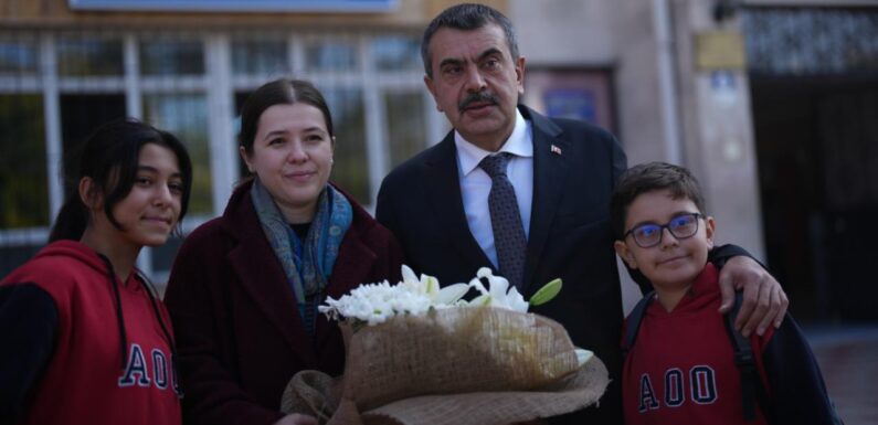 Bakan Tekin’den öğretmenlere mektup: Her çocuğun geleceği size emanet